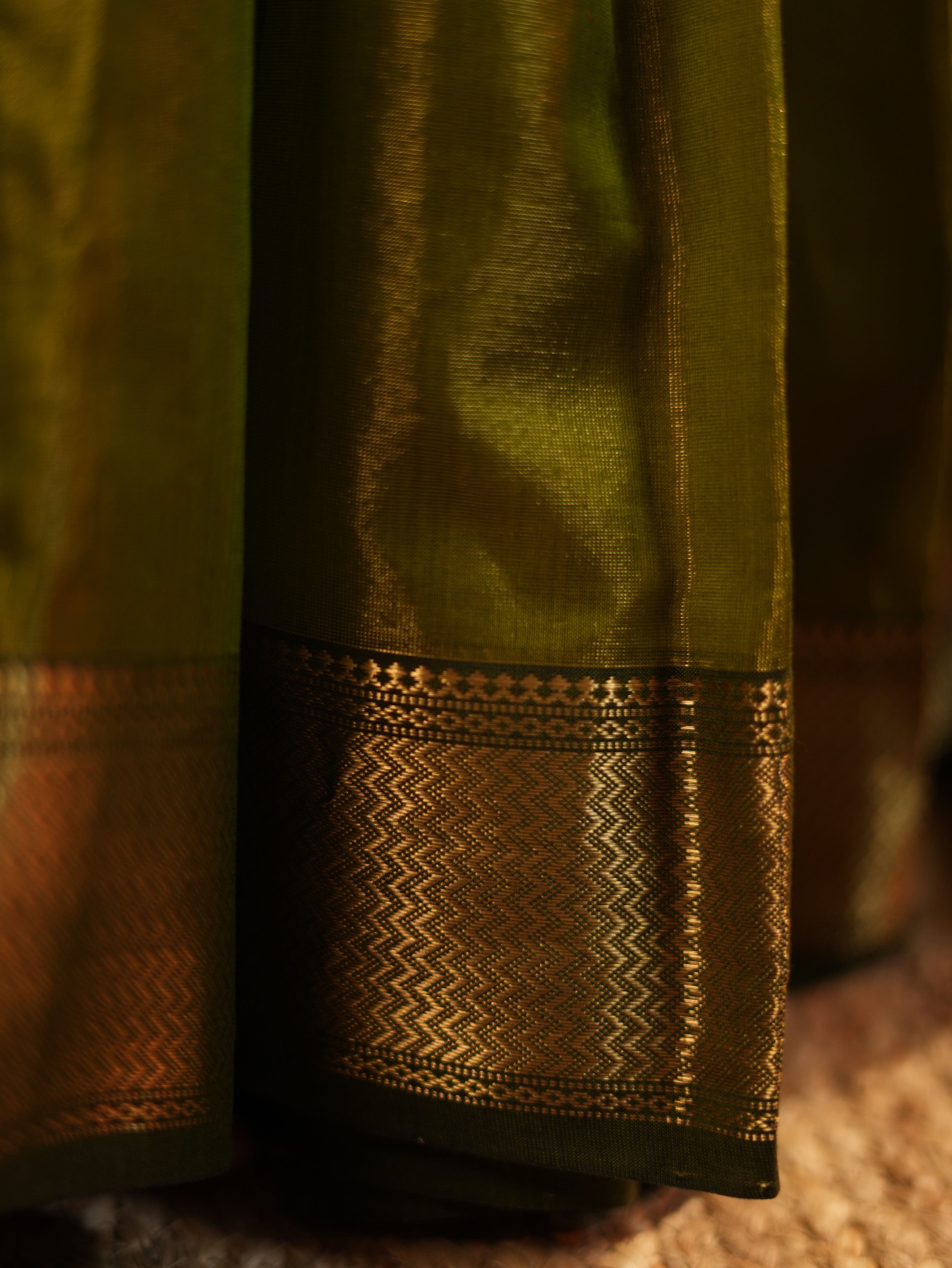 Lustrous Elegance Mehndi Green Maheshwari Silk Saree with Tissue Heavy Pallu