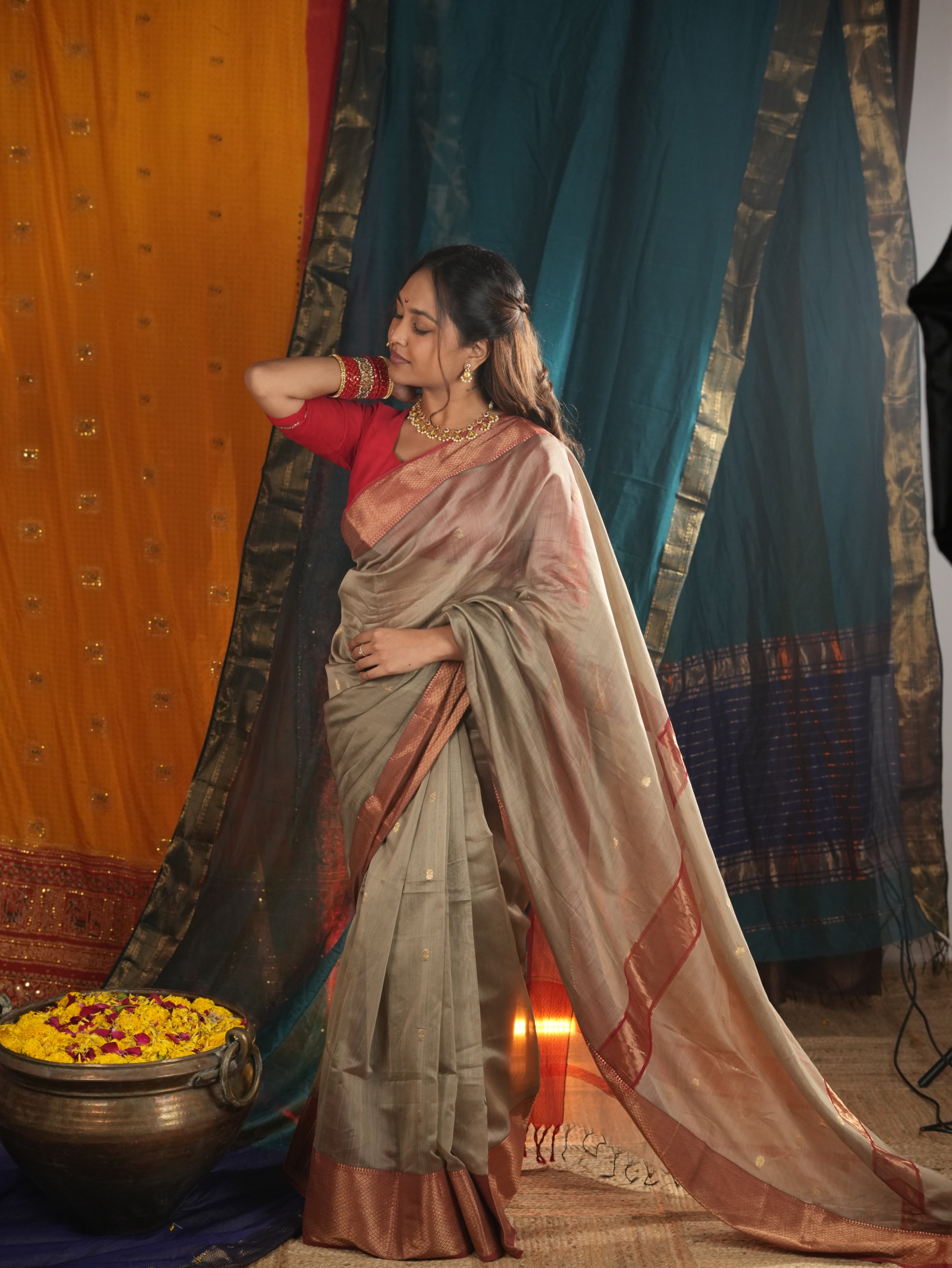 Timeless Charm Grey-Red Maheshwari Silk Saree with Heavy Border & Phool Booti